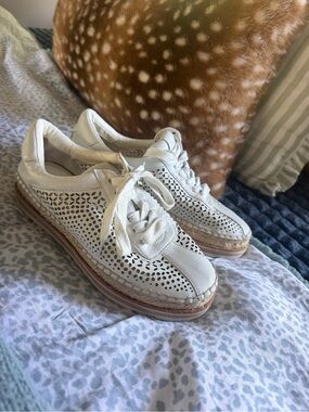 Marc Fisher White Perforated Lace-Up Platform Espadrille Sneakers size 6
